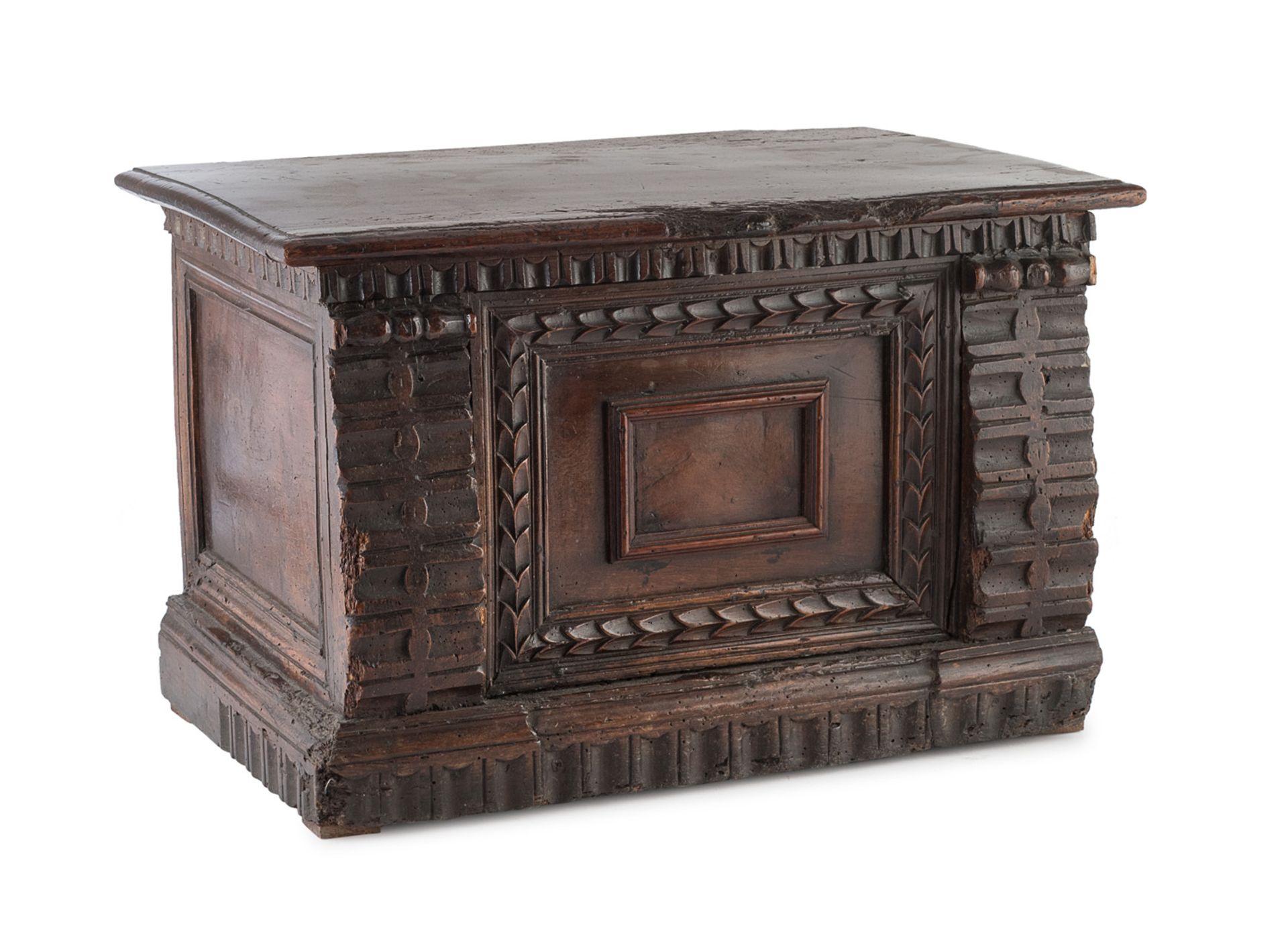 SMALL WALNUT CHEST VENETO EARLY 17th CENTURY