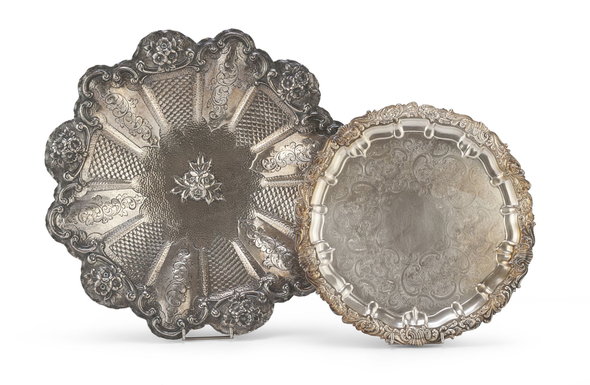 SILVER-PLATED FRUIT BOWL AND SALVER UNITED KINGDOM LATE 19th CENTURY