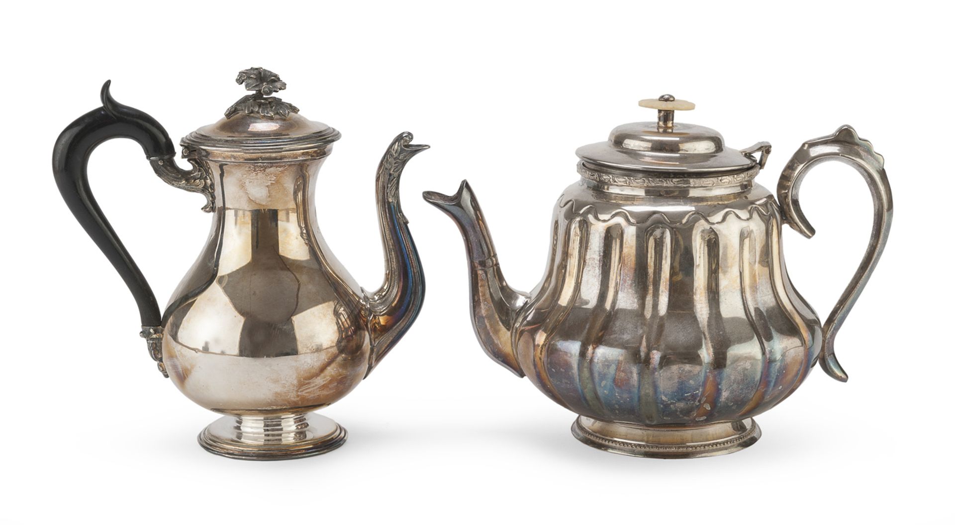 SILVER-PLATED COFFEE POT AND TEAPOT UK EARLY 20TH CENTURY