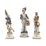 THREE FIGURES OF SOLDIERS IN PORCELAIN GINORI EARLY 20TH CENTURY