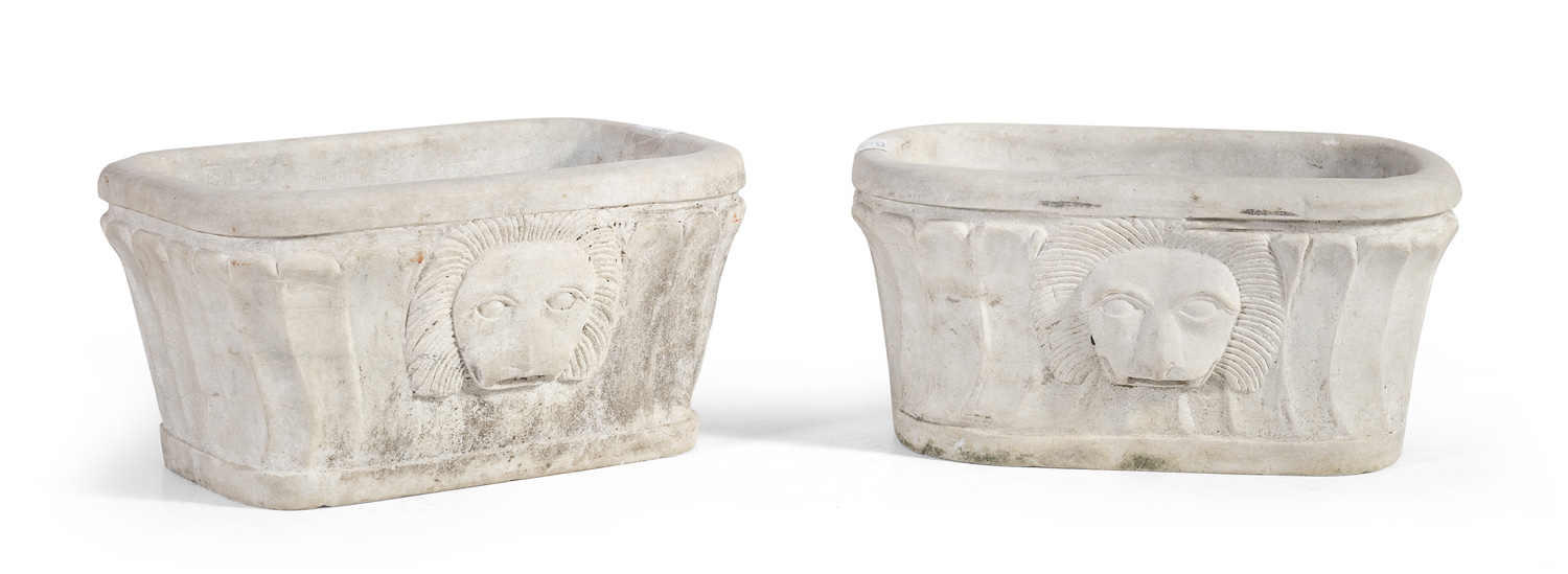 PAIR OF WHITE MARBLE BASINS NAPLES EARLY 19TH CENTURY