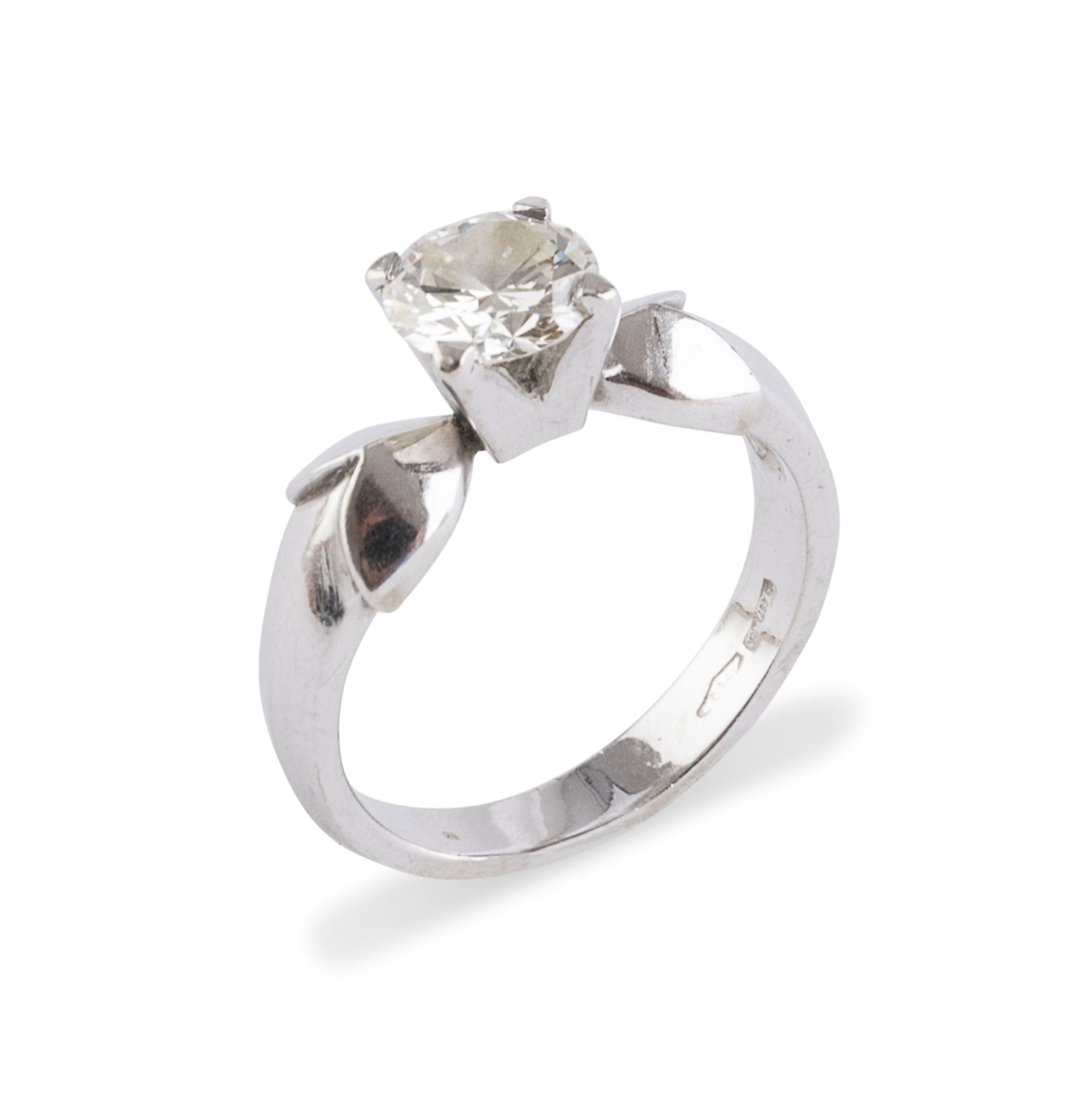 WHITE GOLD SOLITAIRE RING