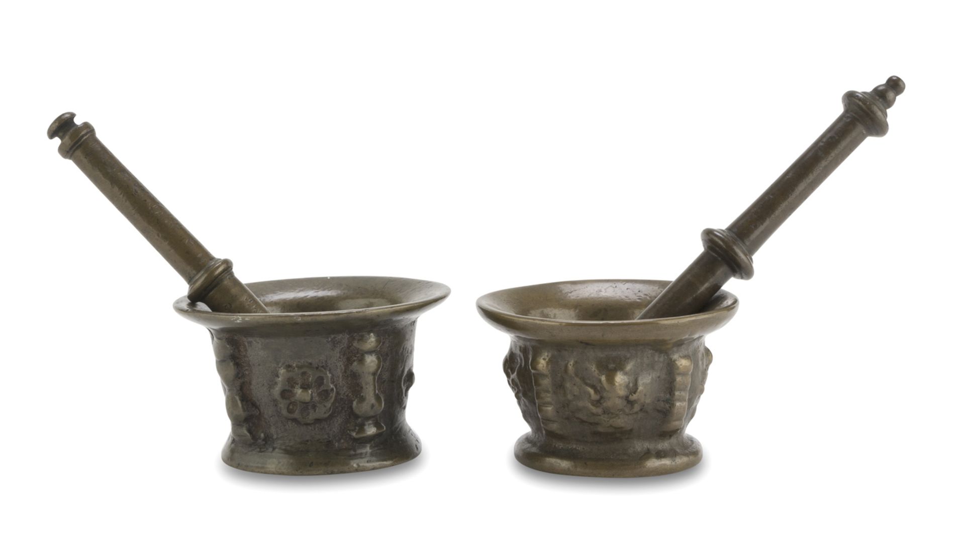 PAIR OF BRONZE MORTARS WITH PESTLES END OF THE 16TH CENTURY