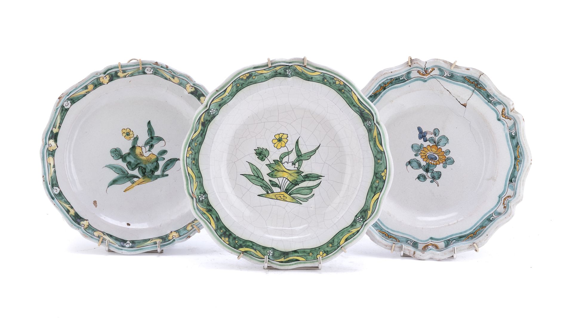 THREE MAJOLICA PLATES CAMPANIAN WORKSHOPS 18TH-19TH CENTURY