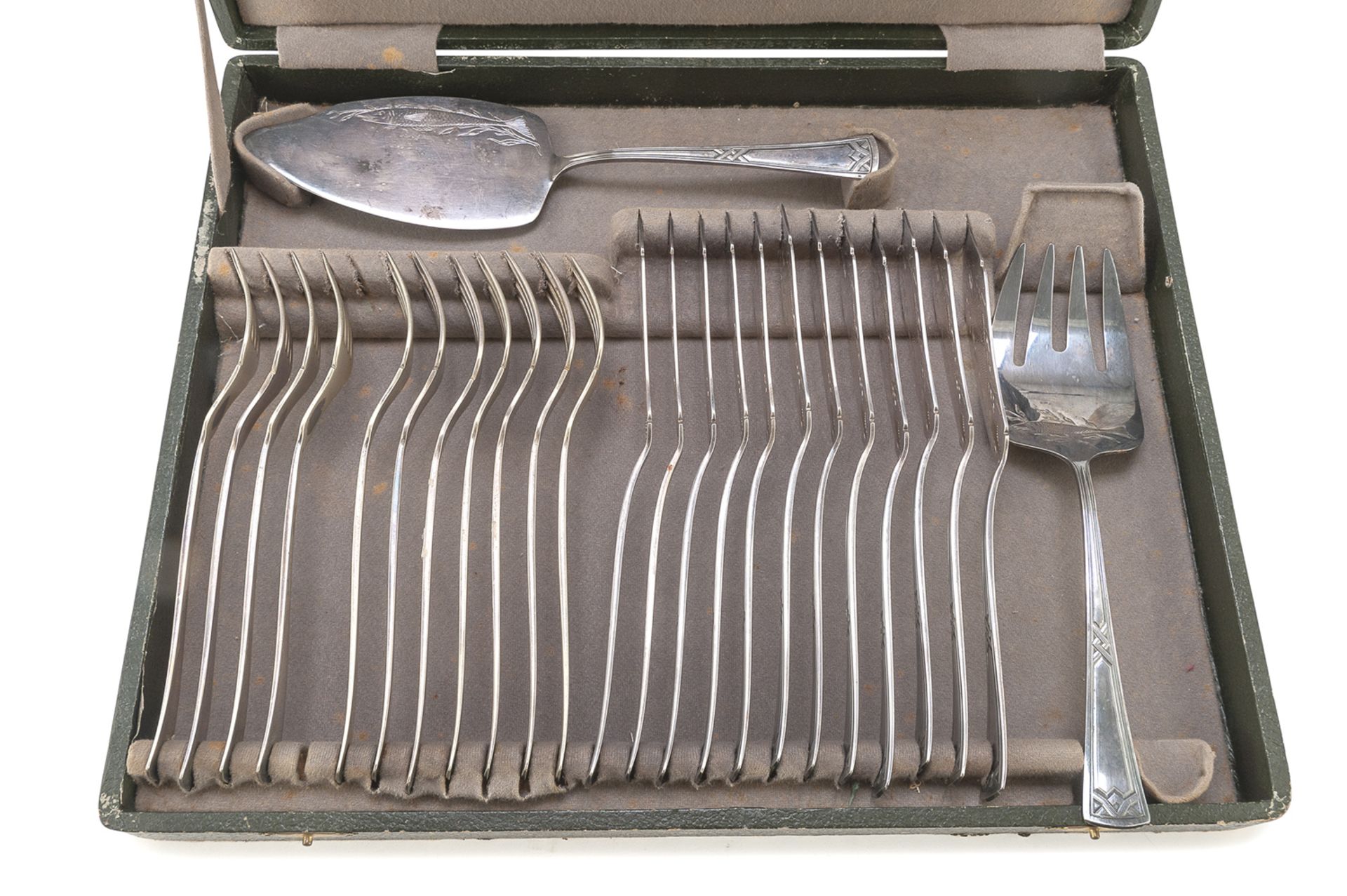 SILVER-PLATED FISH CUTLERY SERVICE 20th CENTURY