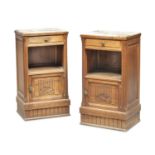 PAIR OF WALNUT BEDSIDE TABLES PERIOD DECÒ