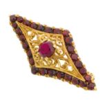 BEAUTIFUL GOLD BROOCH