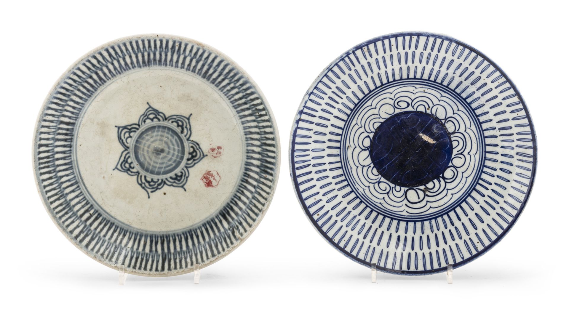 TWO CHINESE WHITE AND BLUE PORCELAIN DISHES EARLY 20TH CENTURY. DEFECTS.