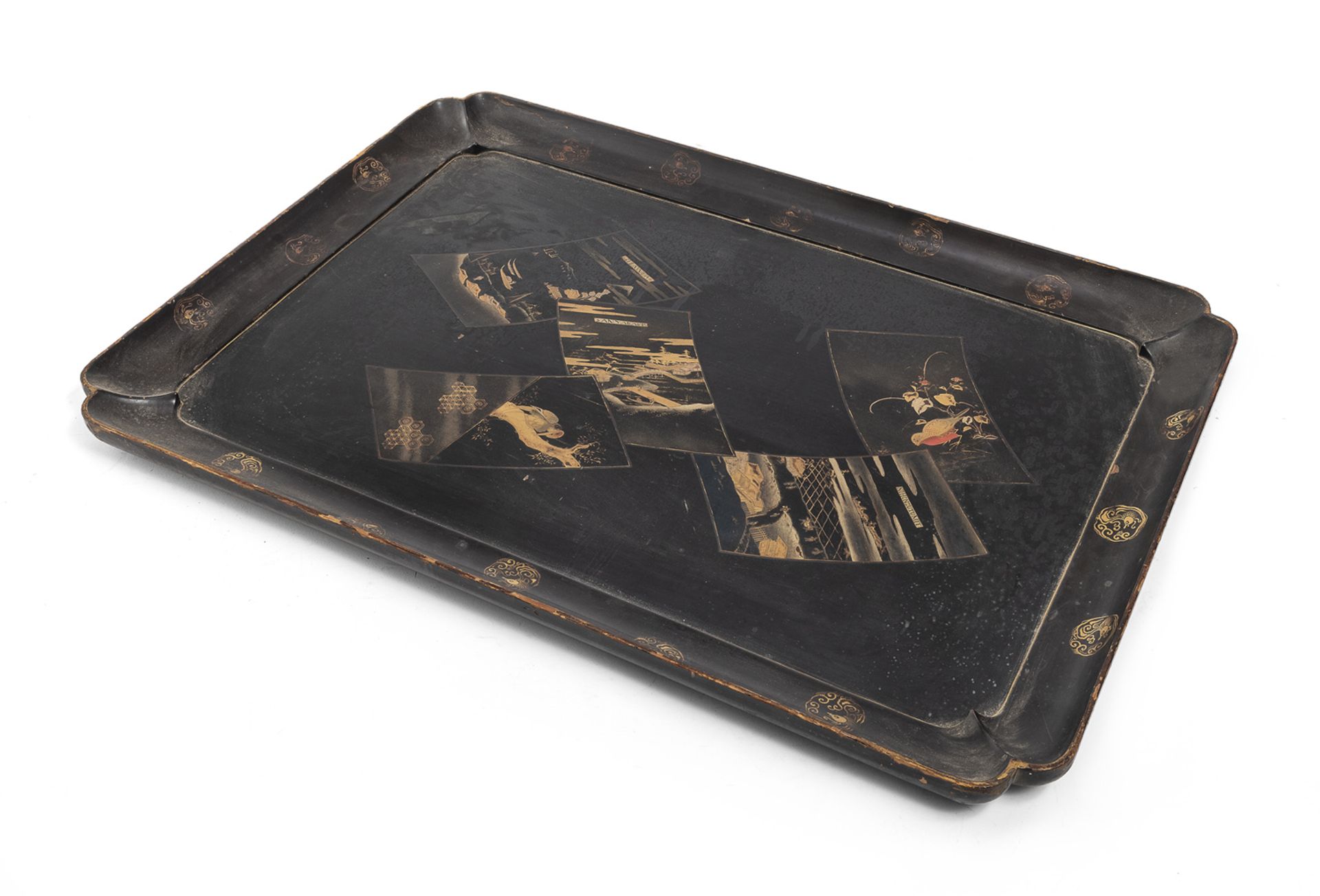 A JAPANESE BLACK AND GOLD LACQUER WOOD TRAY FIRST HALF 20TH CENTURY.