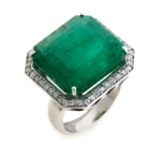 BEAUTIFUL GOLD RING WITH CENTRAL EMERALD