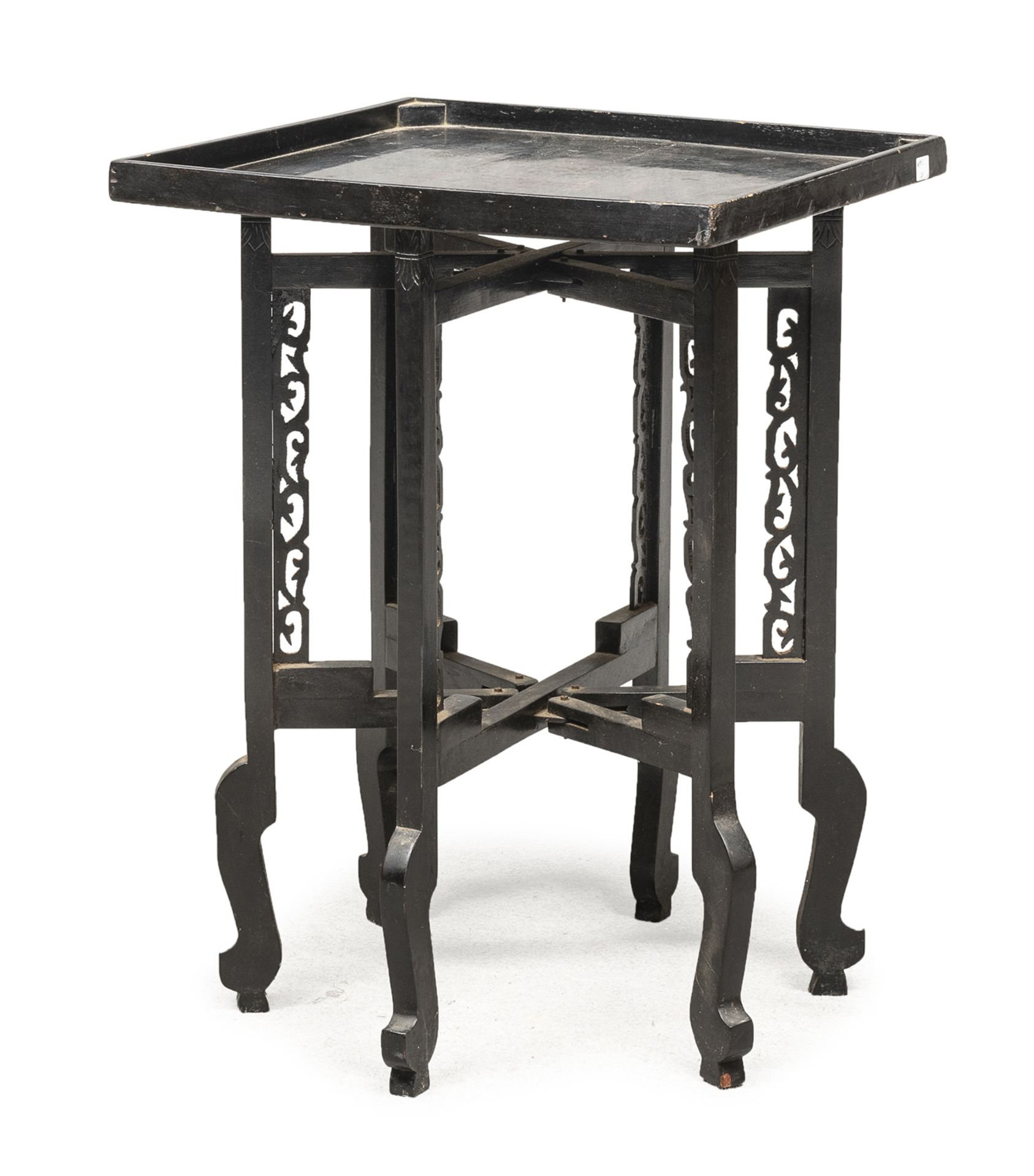A CHINESE BLACK LACQUER WOOD TABLE 20TH CENTURY.