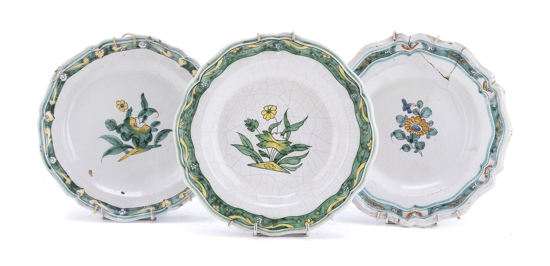 THREE MAJOLICA DISHES CAMPANIAN WORKSHOPS END OF THE 18TH CENTURY