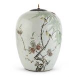 A CHINESE POLYCHROME ENAMELED PORCELAIN JAR WITH LID FIRST HALF 20TH CENTURY.