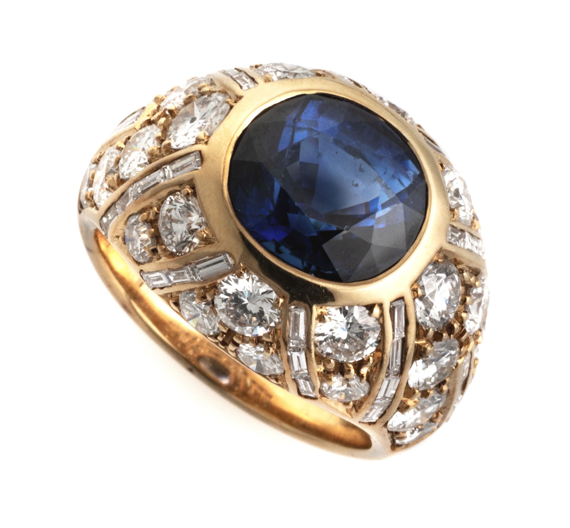 MAGNIFICENT GOLD RING WITH CENTRAL SAPPHIRE