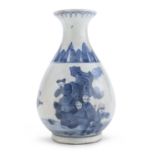 A CHINESE WHITE AND BLUE PORCELAIN VASE 20TH CENTURY.