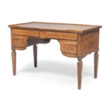 WALNUT CENTER DESK EARLY 20TH CENTURY