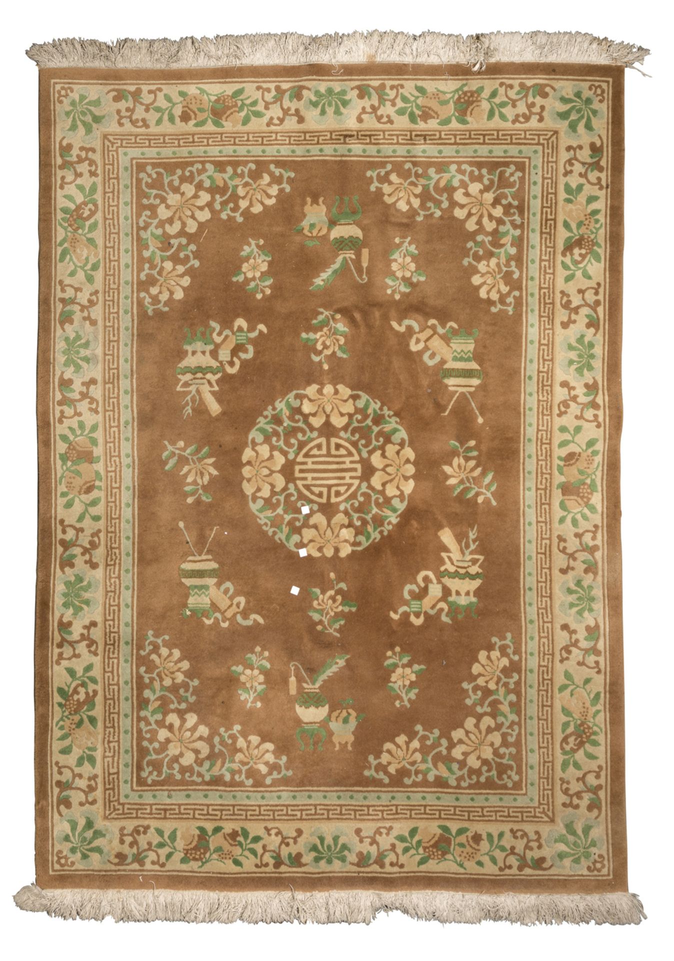 A CHINESE TIEN-TSIN CARPET. MID 20TH CENTURY.