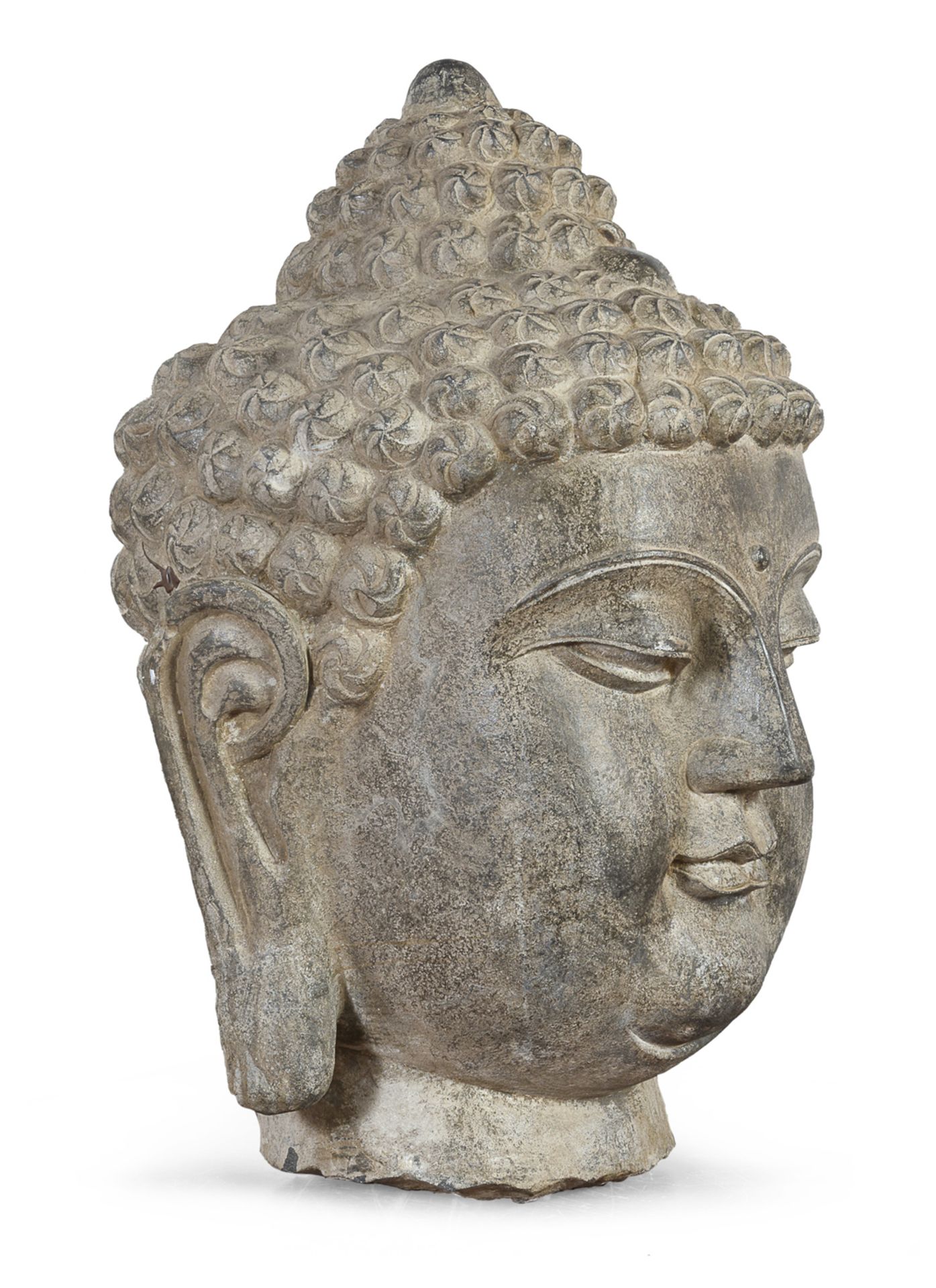 A BIG CHINESE STONE HEAD OF BUDDHA 20TH CENTURY. - Bild 2 aus 2