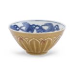 A SMALL CHINESE PORCELAIN BOWL 20TH CENTURY.