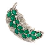 WHITE GOLD BROOCH WITH EMERALDS AND DIAMOND PAVE