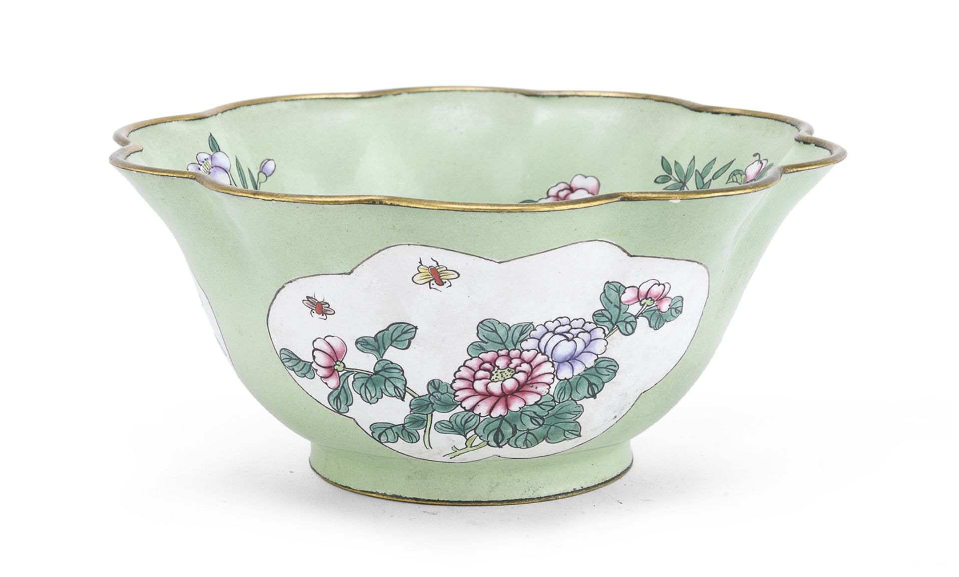 A CHINESE POLYCHROME ENAMELED METAL BOWL 20TH CENTURY.