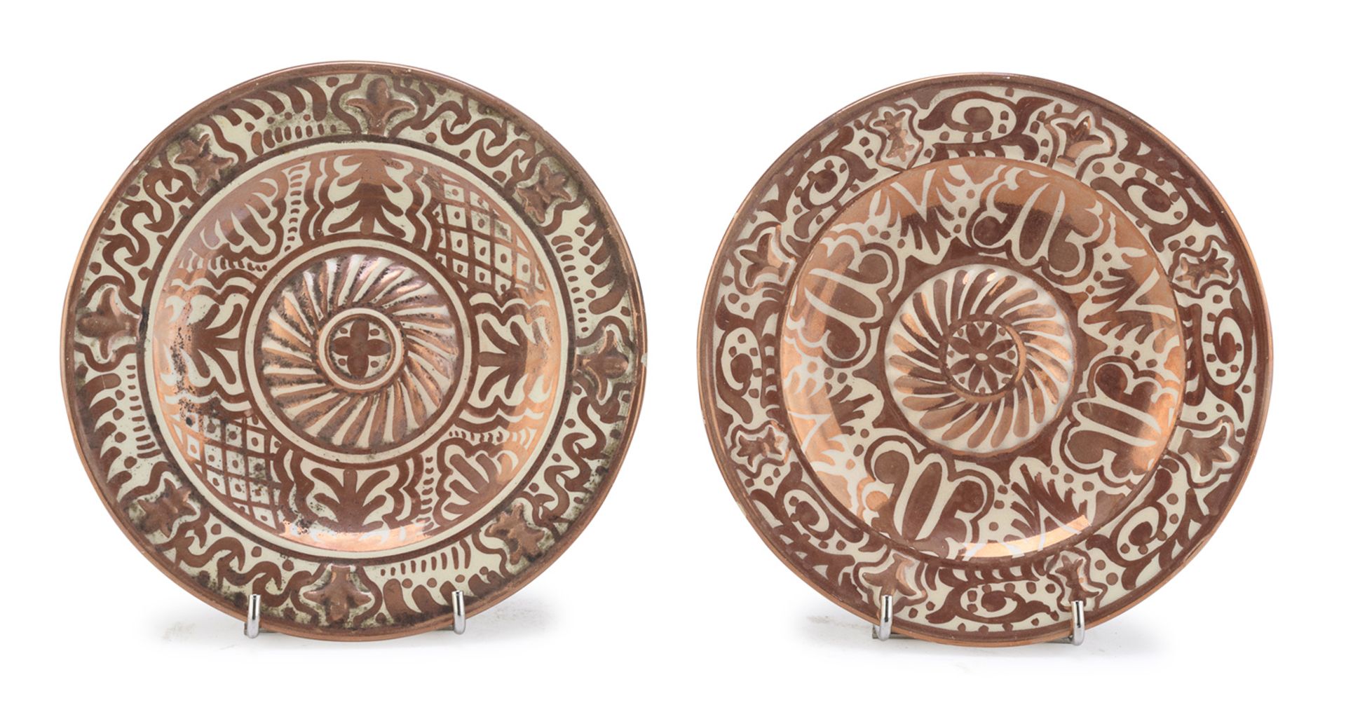 PAIR OF CERAMIC PLATES A. LINARES CORDOBA EARLY 20TH CENTURY