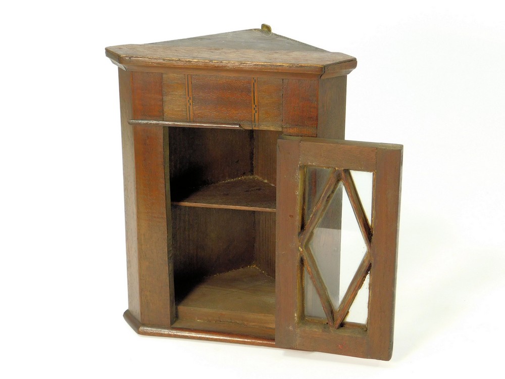 MINIATURE CORNER CUPBOARD. - Bild 2 aus 2