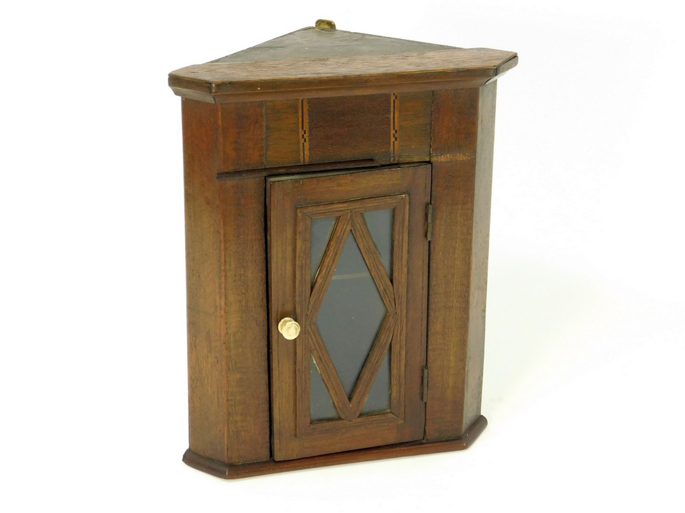 MINIATURE CORNER CUPBOARD.