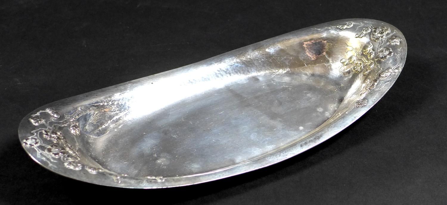 An American sterling silver bread dish, by Gorham Manufacturing Company, early 20th century, the