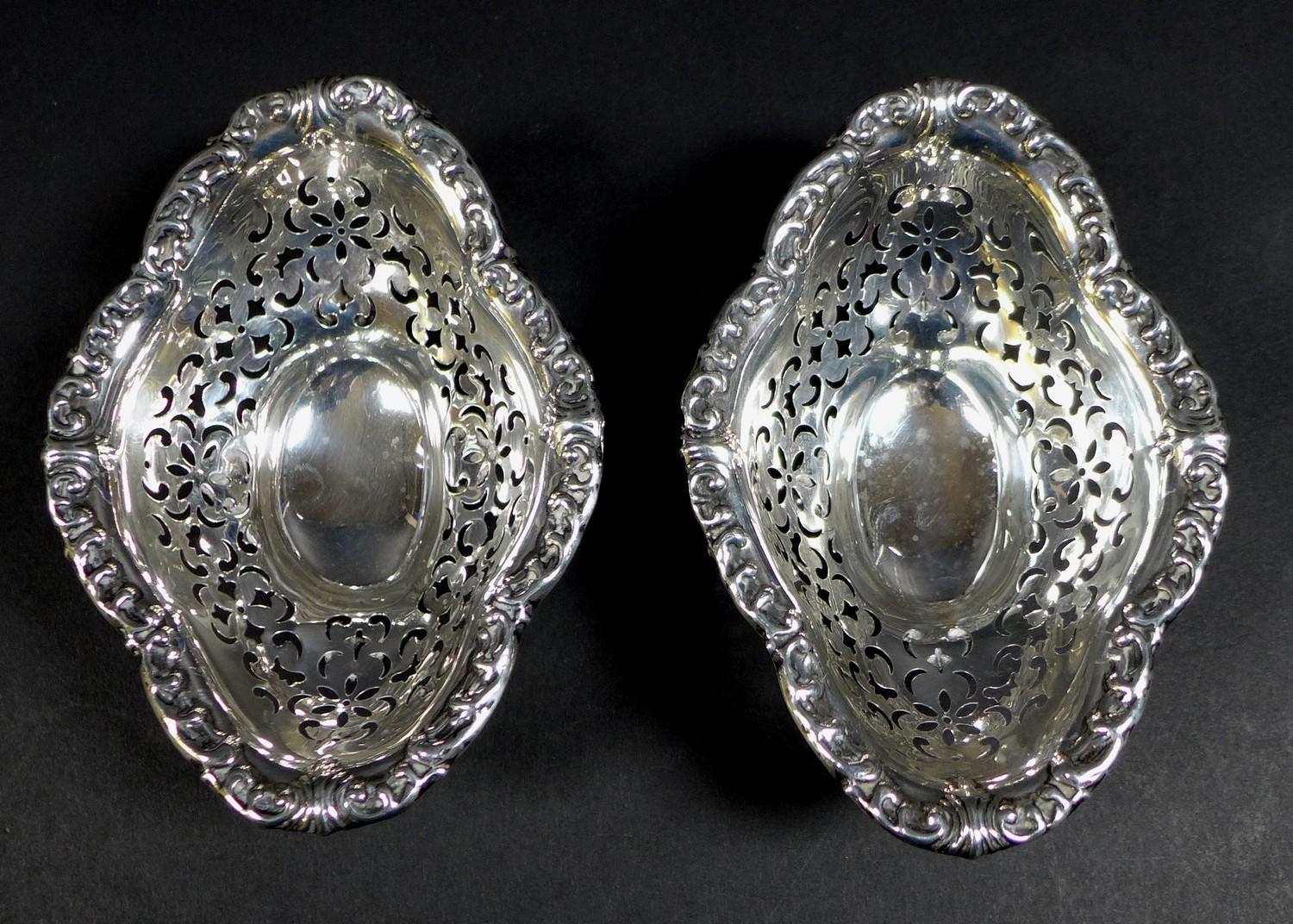 A pair of early 20th century Canadian silver bon bon dishes, of quatrefoil form, each bowl with - Image 4 of 7