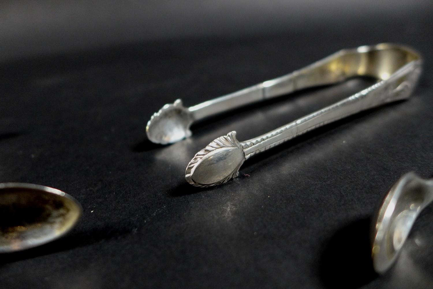 A collection of nine Victorian and later silver sugar tongs, with five Victorian tongs, including - Image 6 of 7