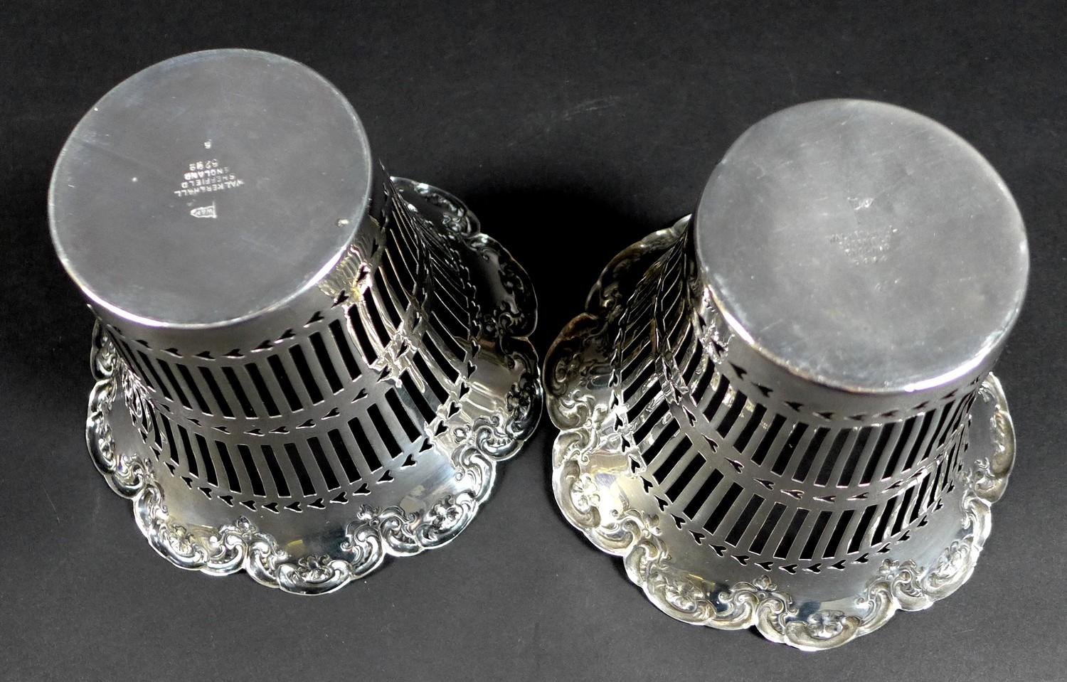 A pair of Edwardian silver baskets, of decagon form with shaped scroll rims and pierced decoration - Image 5 of 7