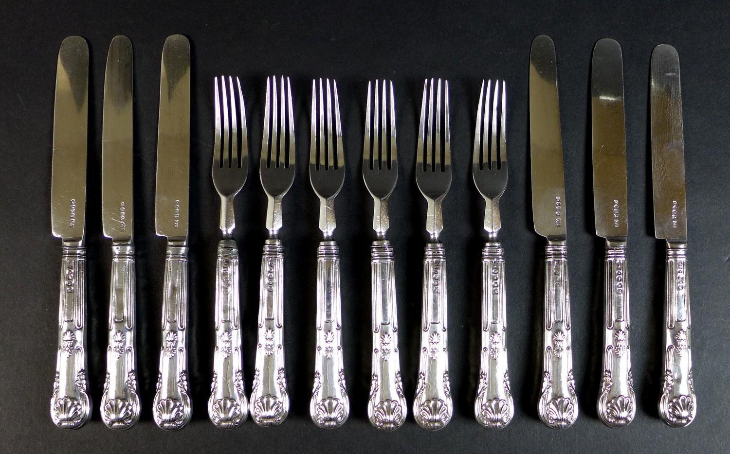 A set of twelve Regency silver desert knives and forks, with silver blades, a/f some loose,