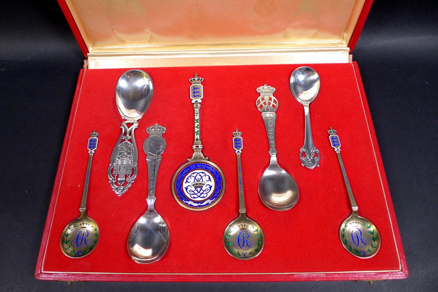 A cased set of Danish commemorative silver spoons, comprising a Christian IX and Queen Louise - Image 2 of 5