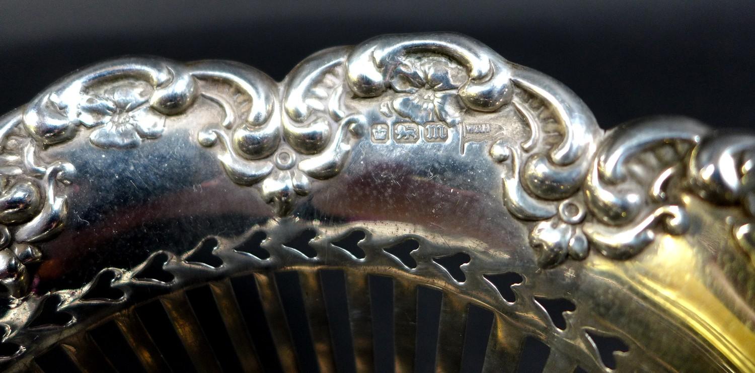 A pair of Edwardian silver baskets, of decagon form with shaped scroll rims and pierced decoration - Image 7 of 7