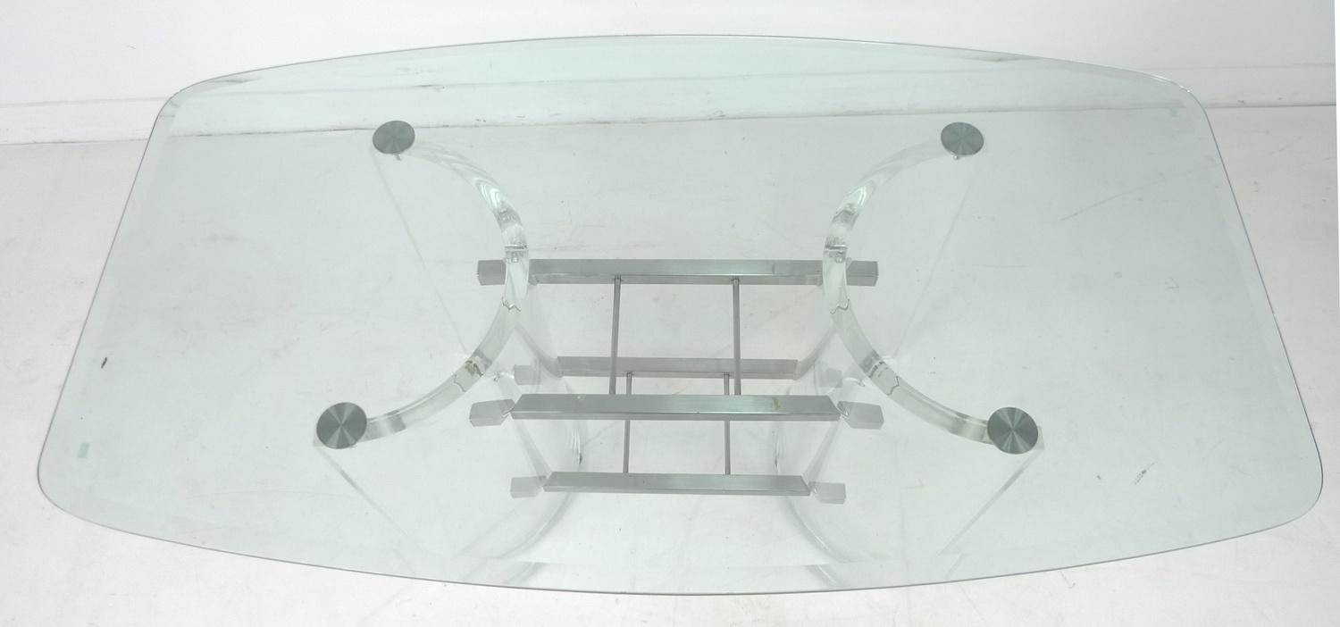 A modern design dining table, shaped rectangular clear glass surface with bevelled edge raised on - Image 3 of 4