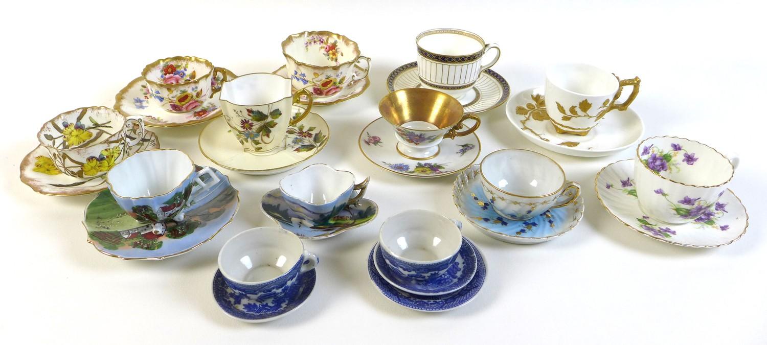 A group of thirteen teacups and saucers, together with an extra blue and white saucer. (14)