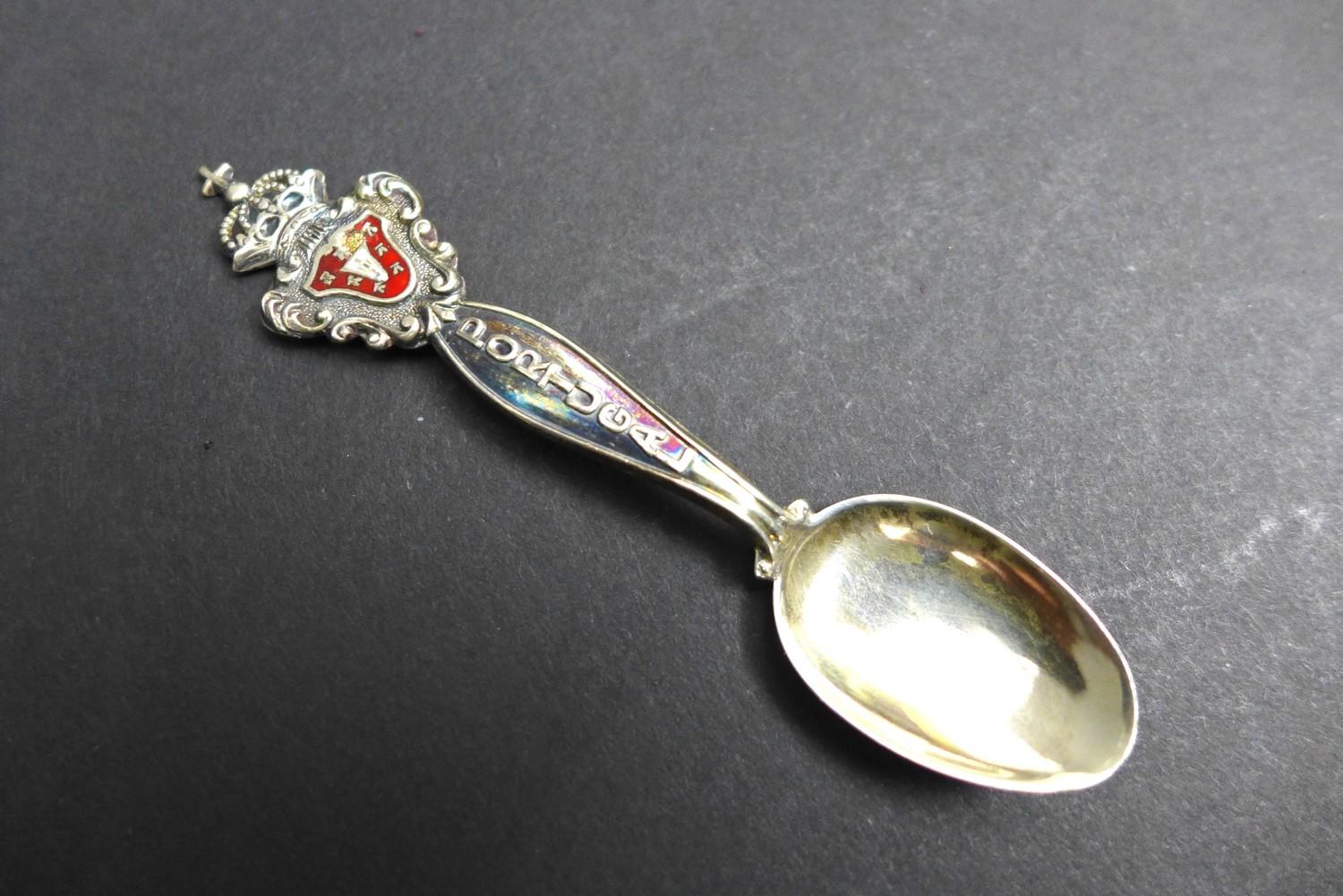 A collection of thirty predominantly 20th century British silver commemorative teaspoons, - Image 4 of 5