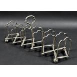 An Edwardian Elkington and Co telescopic toast rack, concertina folding action, with six shaped