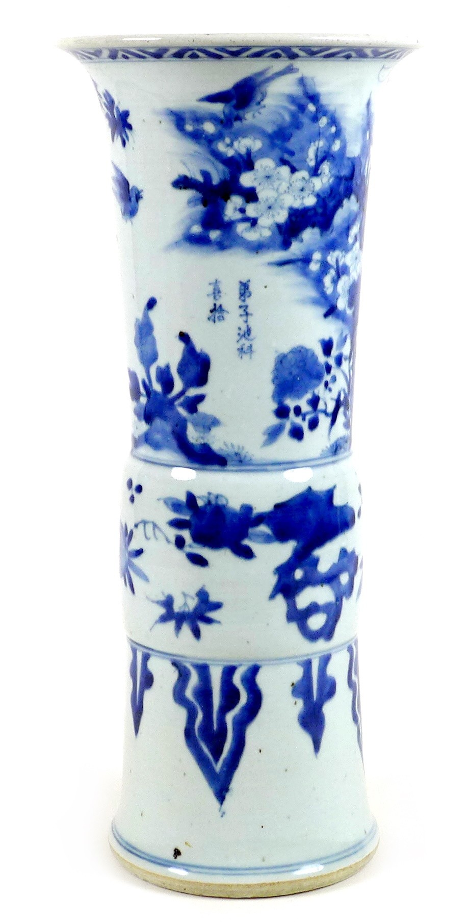 A Chinese porcelain 'Gu' shaped vase, early Kangxi / Transitional period - Image 22 of 34