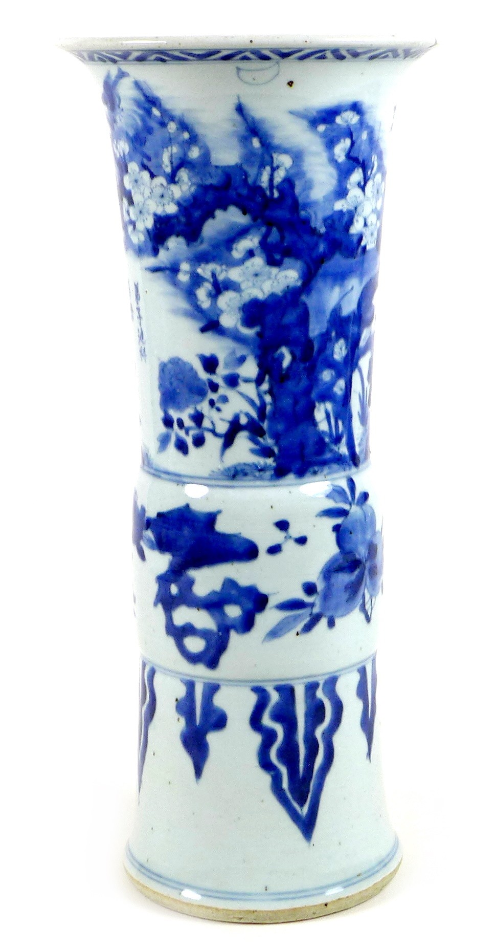 A Chinese porcelain 'Gu' shaped vase, early Kangxi / Transitional period - Image 21 of 34