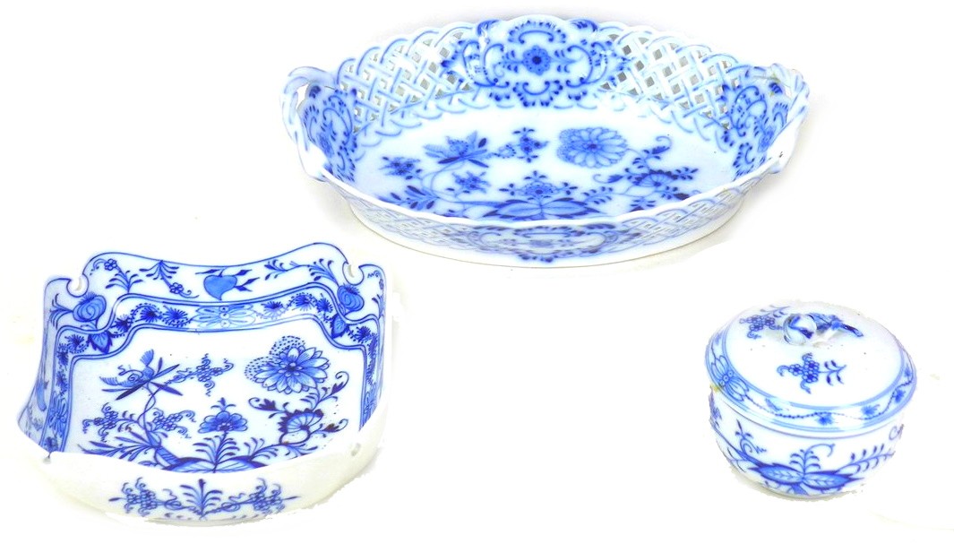 Three pieces of 20th century Meissen Onion pattern porcelain, comprising a an oval form twin handled