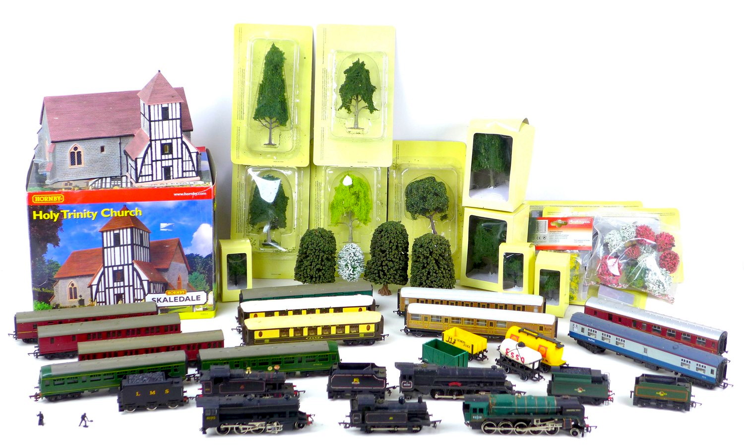 A collection of Hornby OO gauge railway models, including four locomotives, 2-10-0 Evening Star
