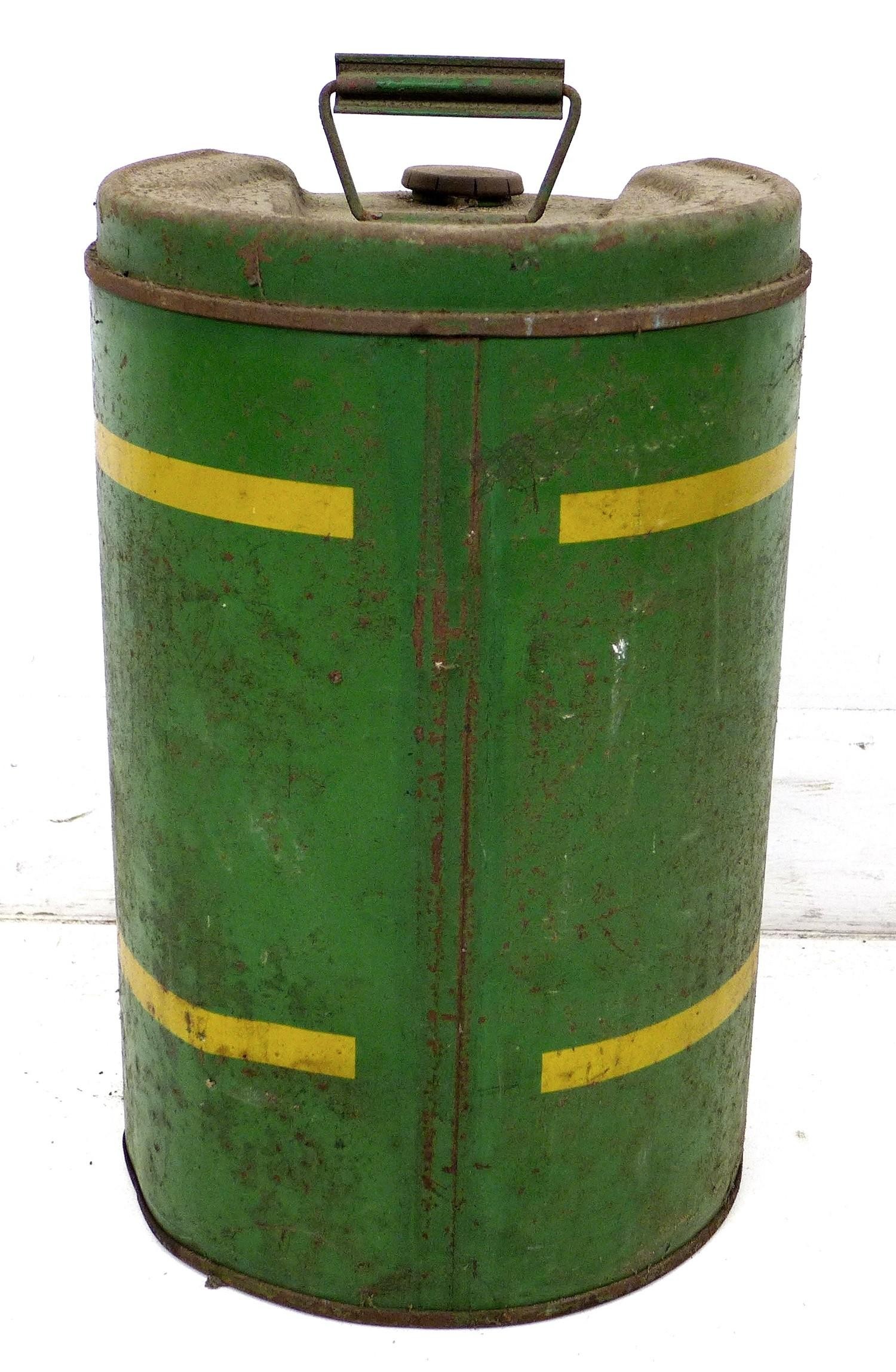 A vintage 'BP Energol Gear Oil' metal can, 'EP. SAE 90 (Hypoid)', with single handle to its top - Image 3 of 4