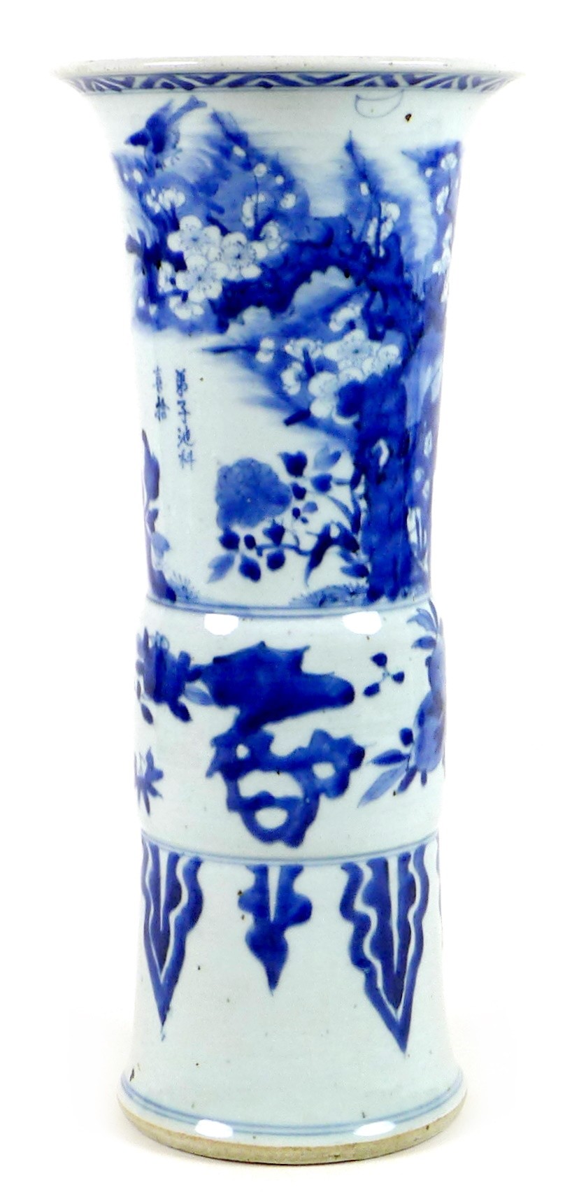 A Chinese porcelain 'Gu' shaped vase, early Kangxi / Transitional period - Image 15 of 34