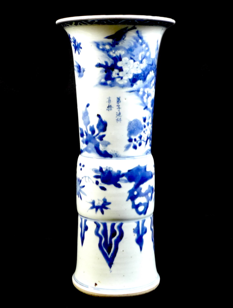 A Chinese porcelain 'Gu' shaped vase, early Kangxi / Transitional period