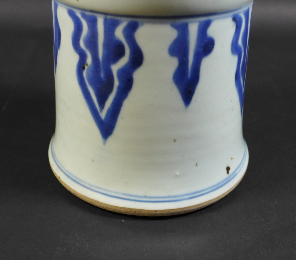 A Chinese porcelain 'Gu' shaped vase, early Kangxi / Transitional period - Image 32 of 34