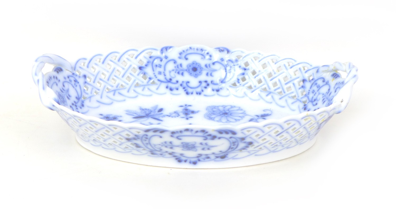 Three pieces of 20th century Meissen Onion pattern porcelain, comprising a an oval form twin handled - Image 2 of 6