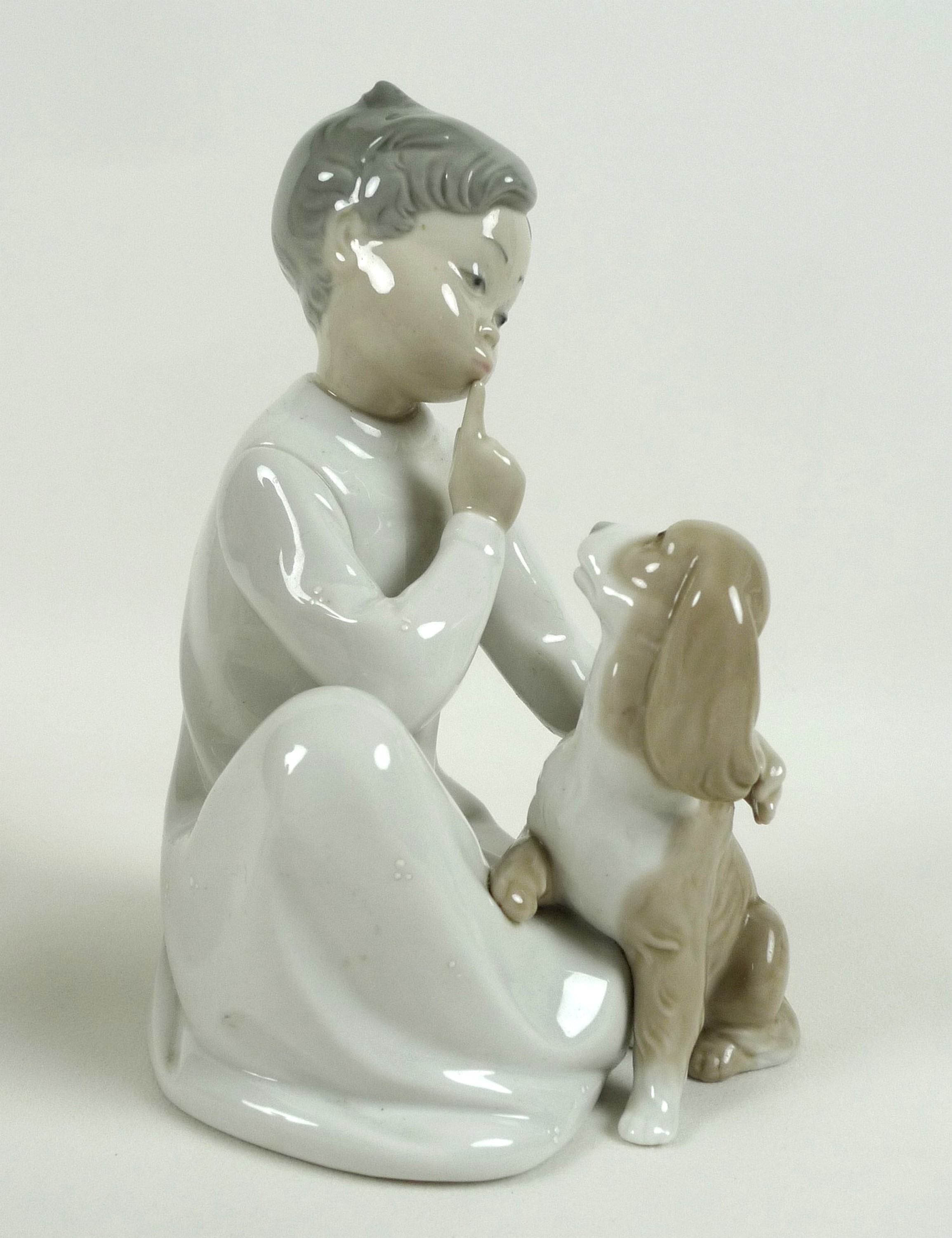 A group of six Lladro figures, comprising Wild Goose Chase, number 5553, 15cm high, Nino con - Image 7 of 10