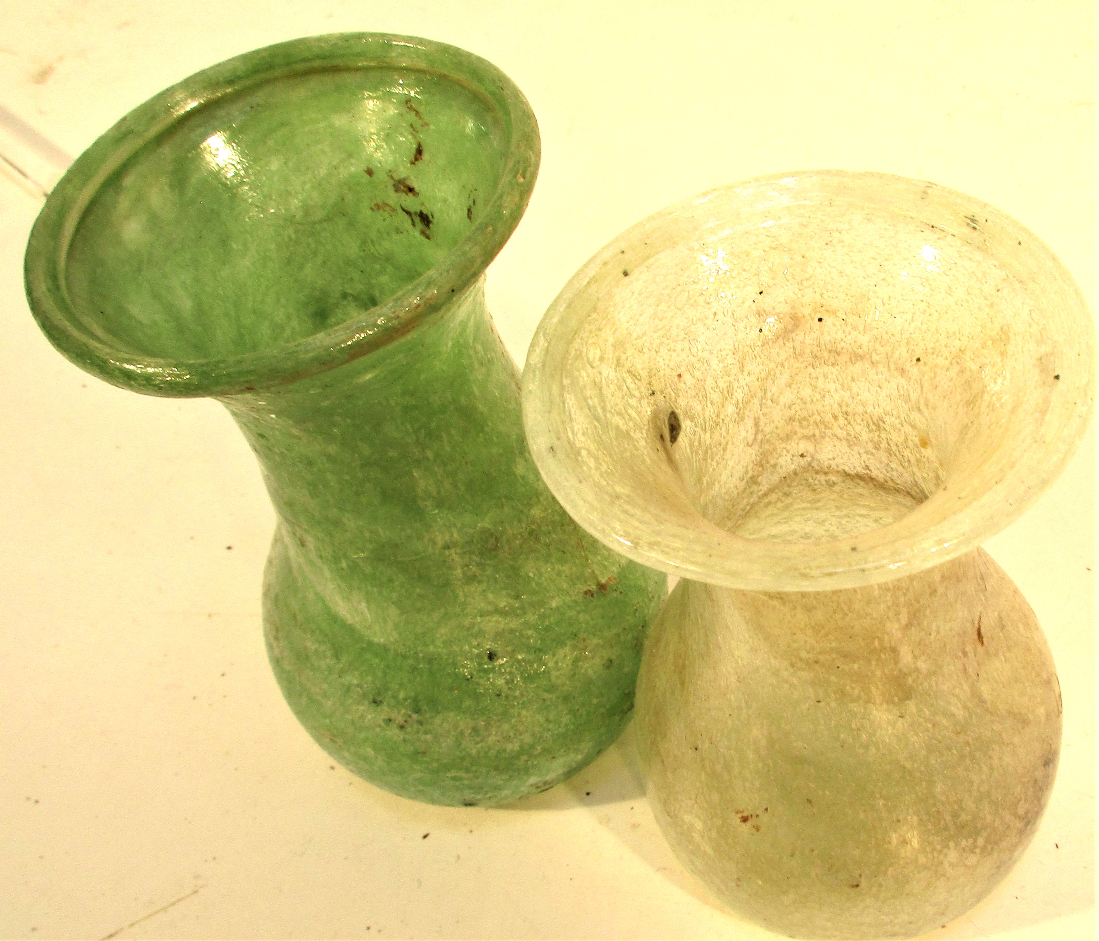 2x Afghan glass vases. Each 16 x 9cm. - Image 2 of 2